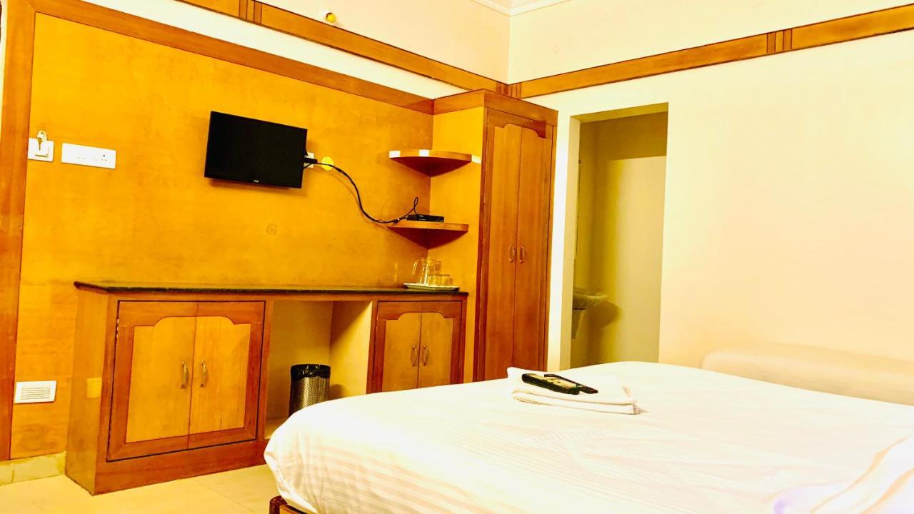 Half Moon Palace Chennai Zewnętrze zdjęcie